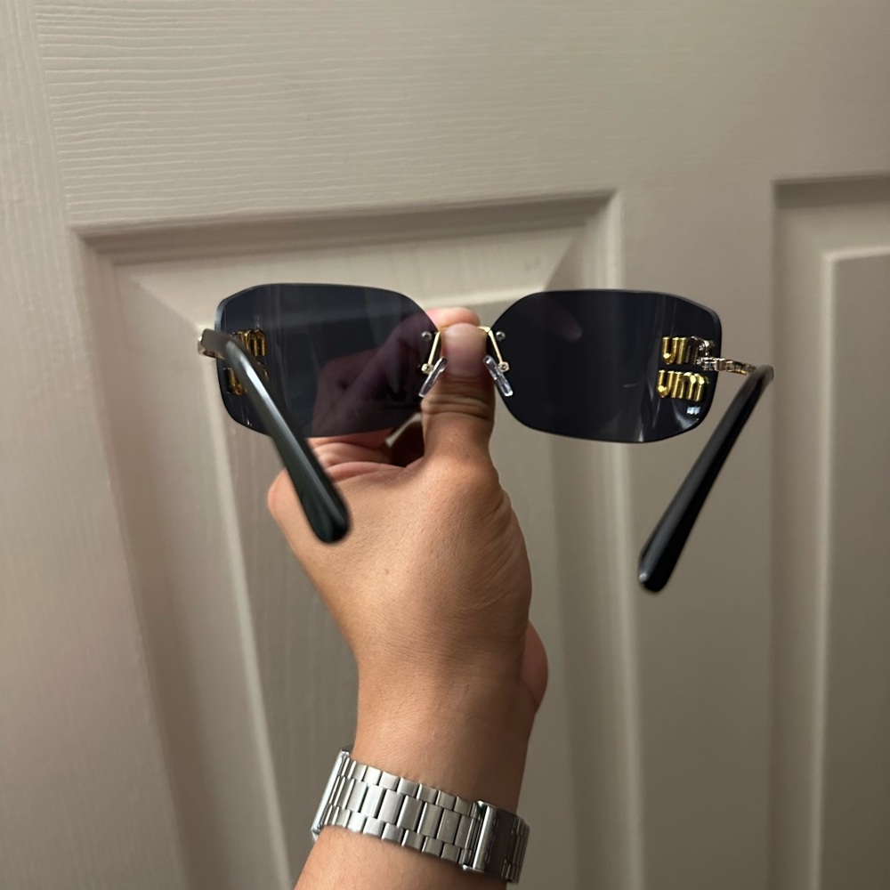Elegant Black Sunglasses with Gold Accents - Picture 5 of 5